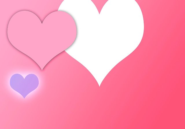 cuori su sfondo rosa